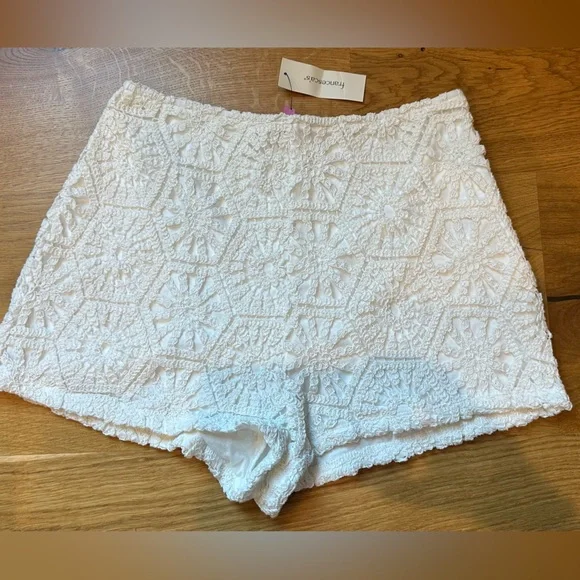 Mi Ami Crochet Ivory Shorts - Picture 1 of 3